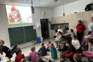 Krissi Krampus Bilderbuchkino in der 1R Krissi Krampus Bilderbuchkino in der 1R